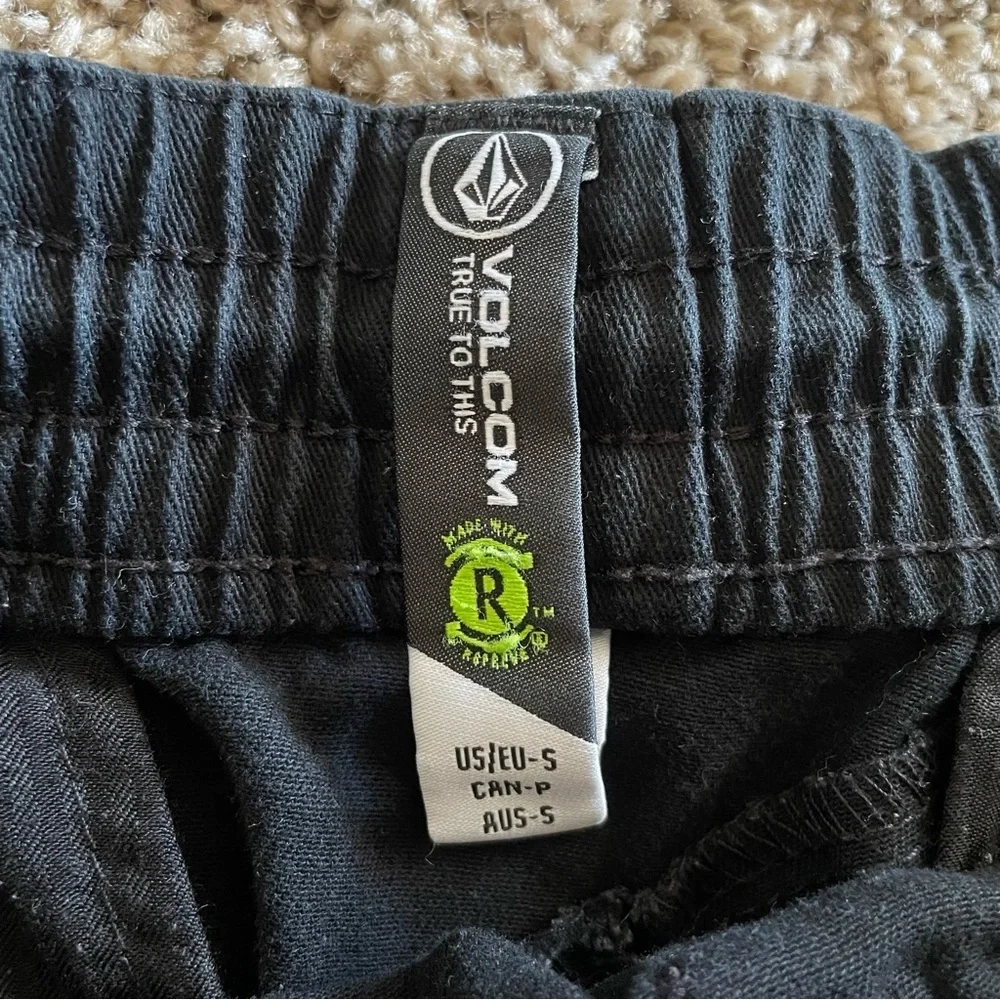 Volcom Frickin Elastic Waist Shorts Mens S Black Chino Drawstring Pockets Skater - Picture 2 of 12